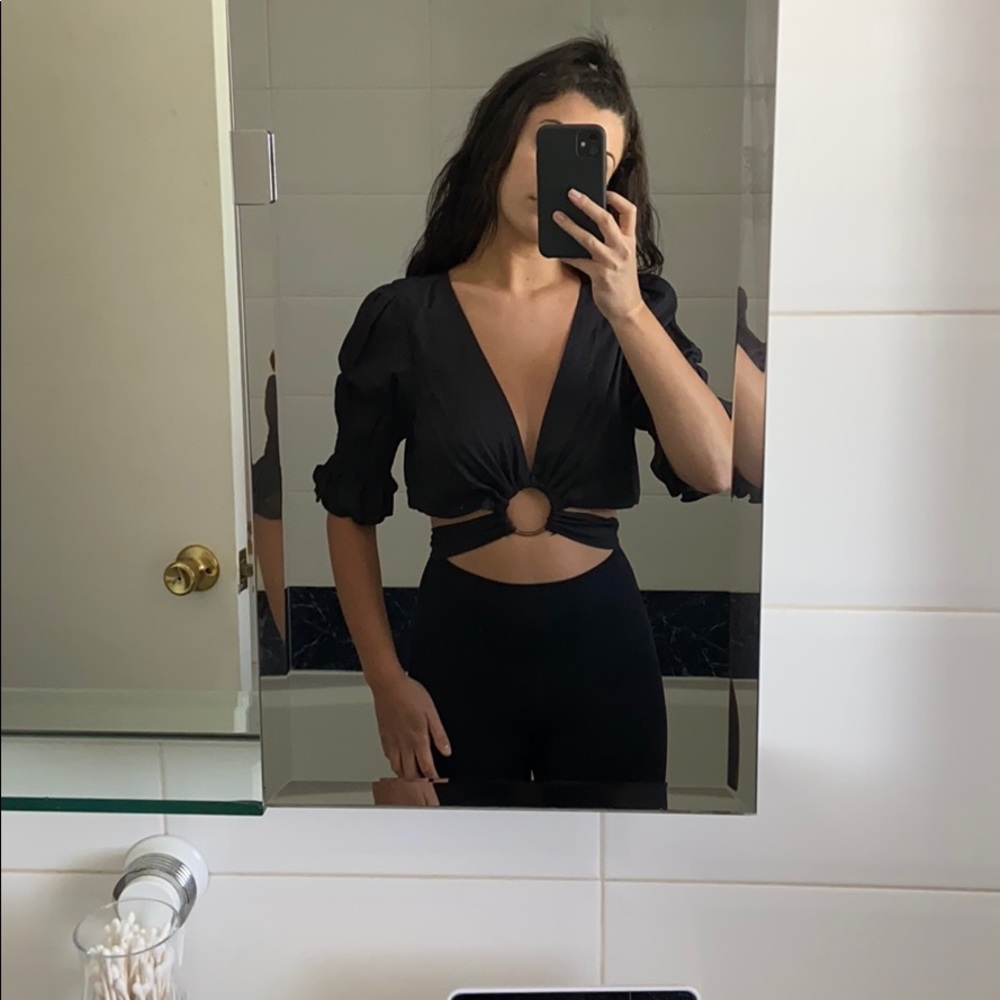 Black Wrap Around O Ring Cropped Top